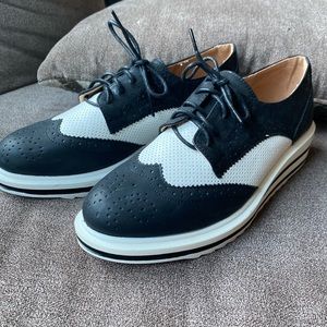 Black and white French shoes